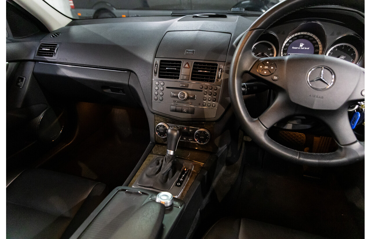 8/2009 Mercedes-Benz C200 Kompressor Classic W204 4d Sedan Tenorite Grey Metallic Supercharged 1.8L