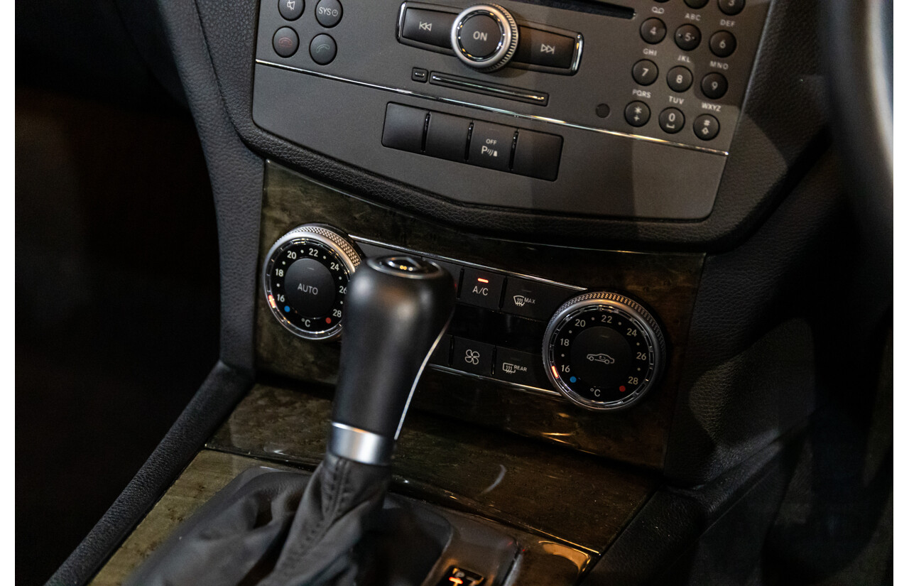 8/2009 Mercedes-Benz C200 Kompressor Classic W204 4d Sedan Tenorite Grey Metallic Supercharged 1.8L