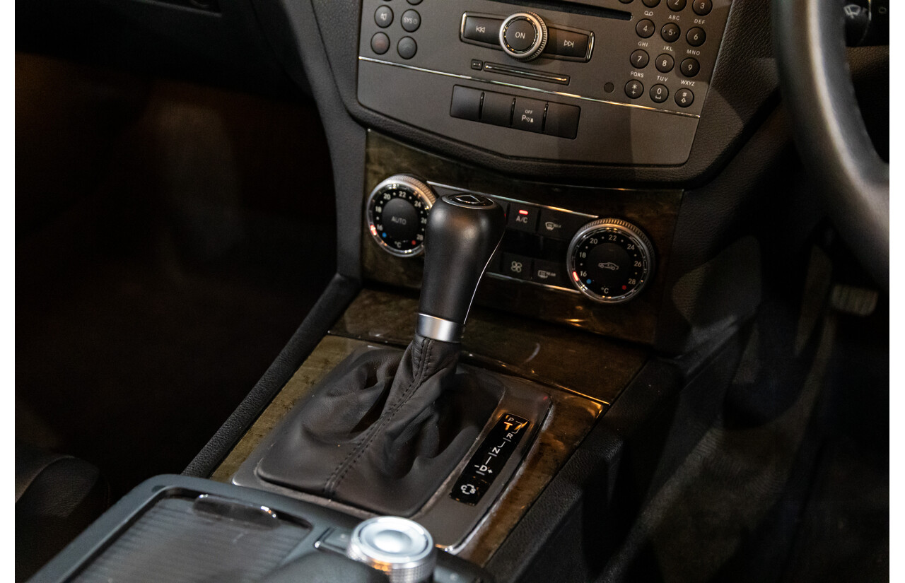 8/2009 Mercedes-Benz C200 Kompressor Classic W204 4d Sedan Tenorite Grey Metallic Supercharged 1.8L