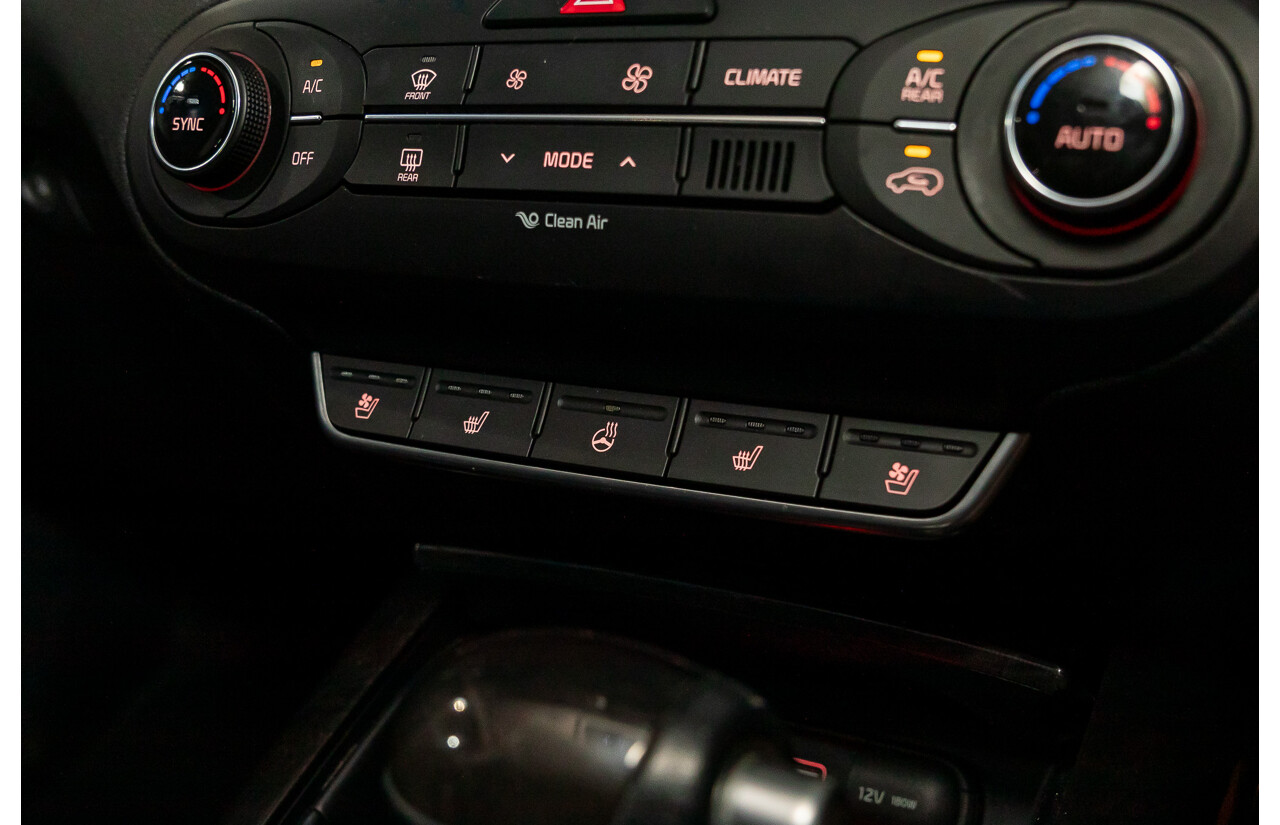 02/2017 Kia Sorento Platinum (AWD) UM MY17 4d Wagon Sparkling Silver Metallic Turbo Diesel 2.2L