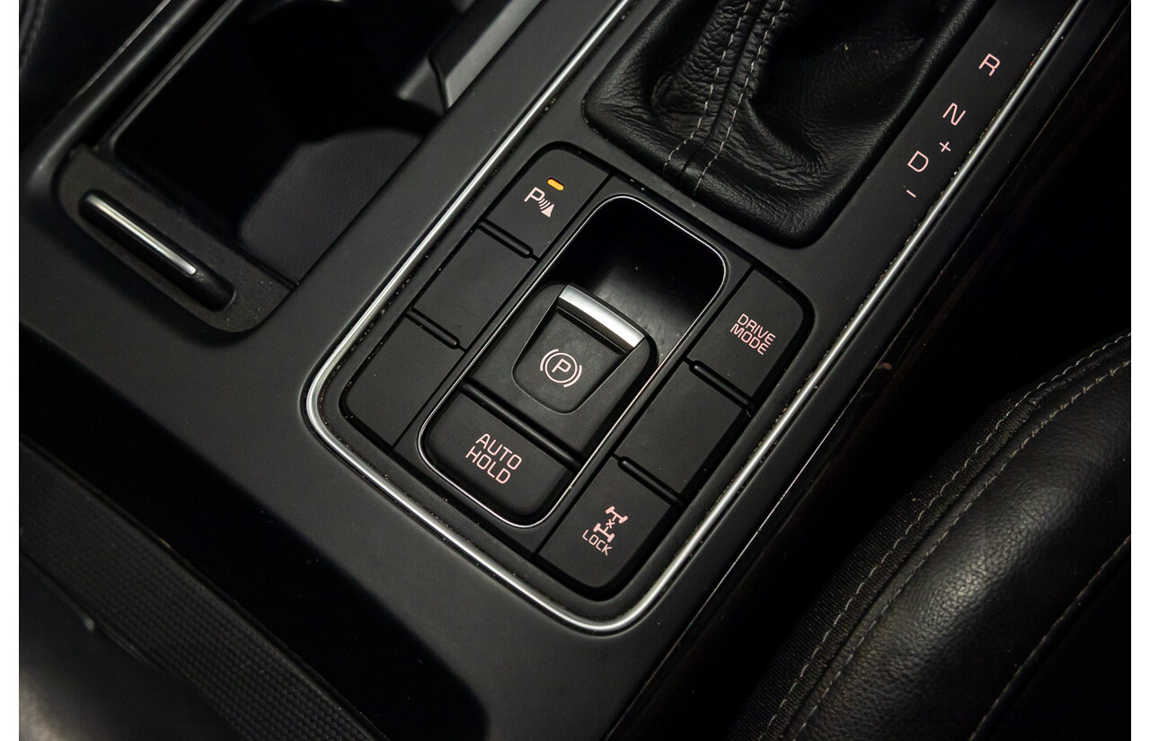 02/2017 Kia Sorento Platinum (AWD) UM MY17 4d Wagon Sparkling Silver Metallic Turbo Diesel 2.2L