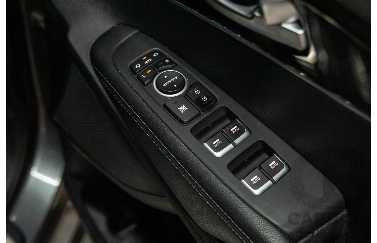 02/2017 Kia Sorento Platinum (AWD) UM MY17 4d Wagon Sparkling Silver Metallic Turbo Diesel 2.2L