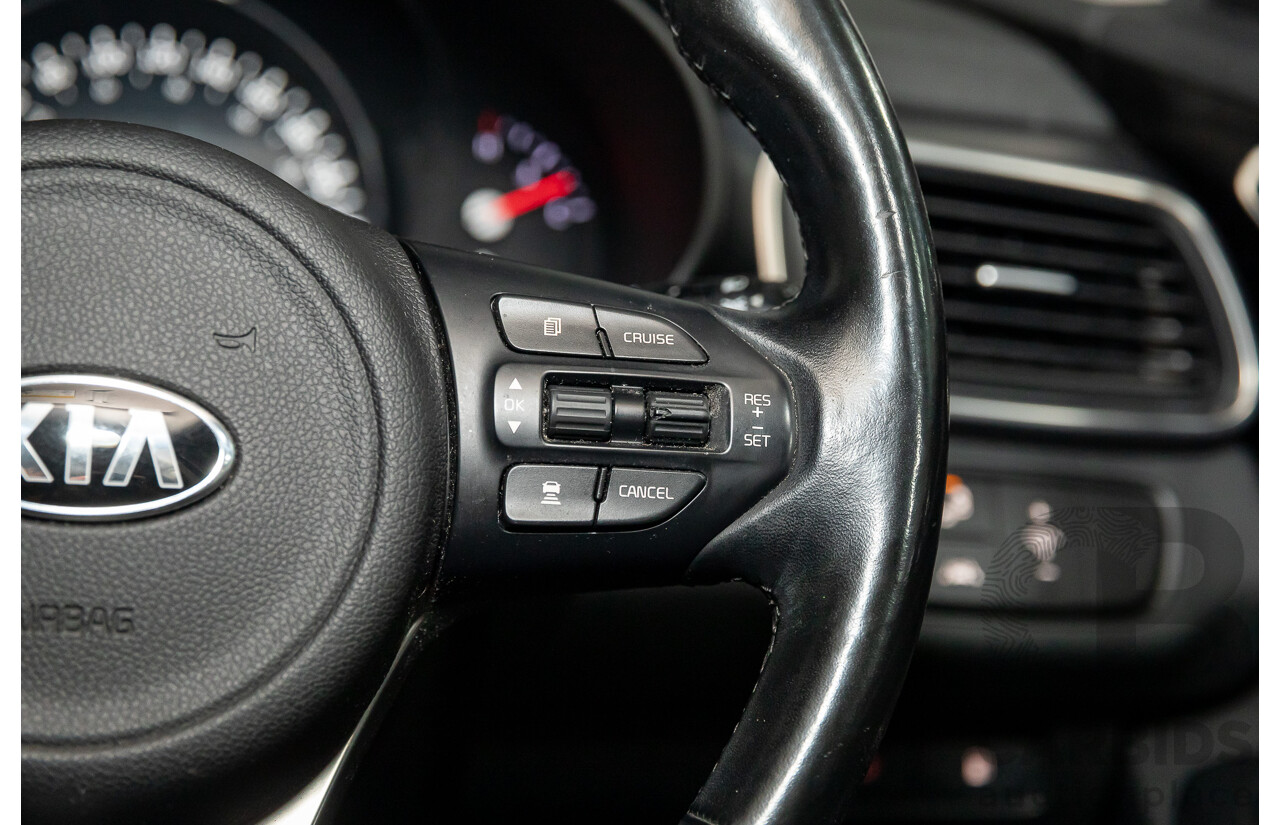 02/2017 Kia Sorento Platinum (AWD) UM MY17 4d Wagon Sparkling Silver Metallic Turbo Diesel 2.2L