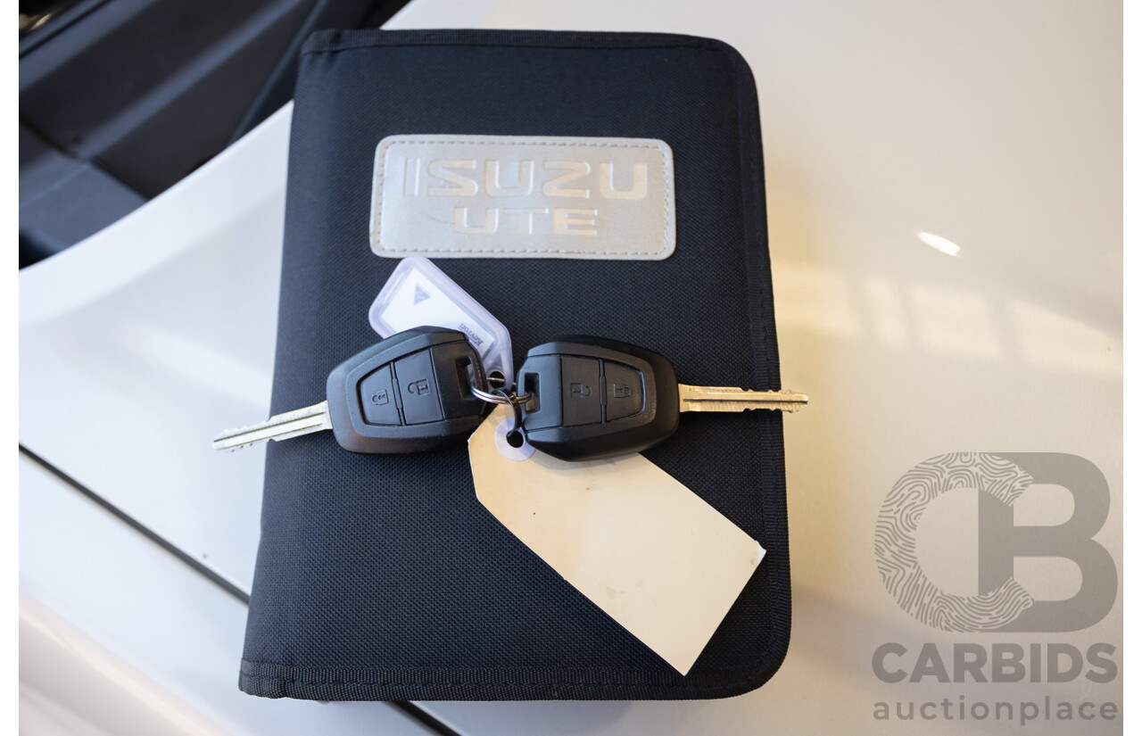 09/2015 Isuzu MU-X LS-U (4x4) UC MY15 4D Wagon Silky White Pearl Turbo Diesel 3.0L - 7 Seats