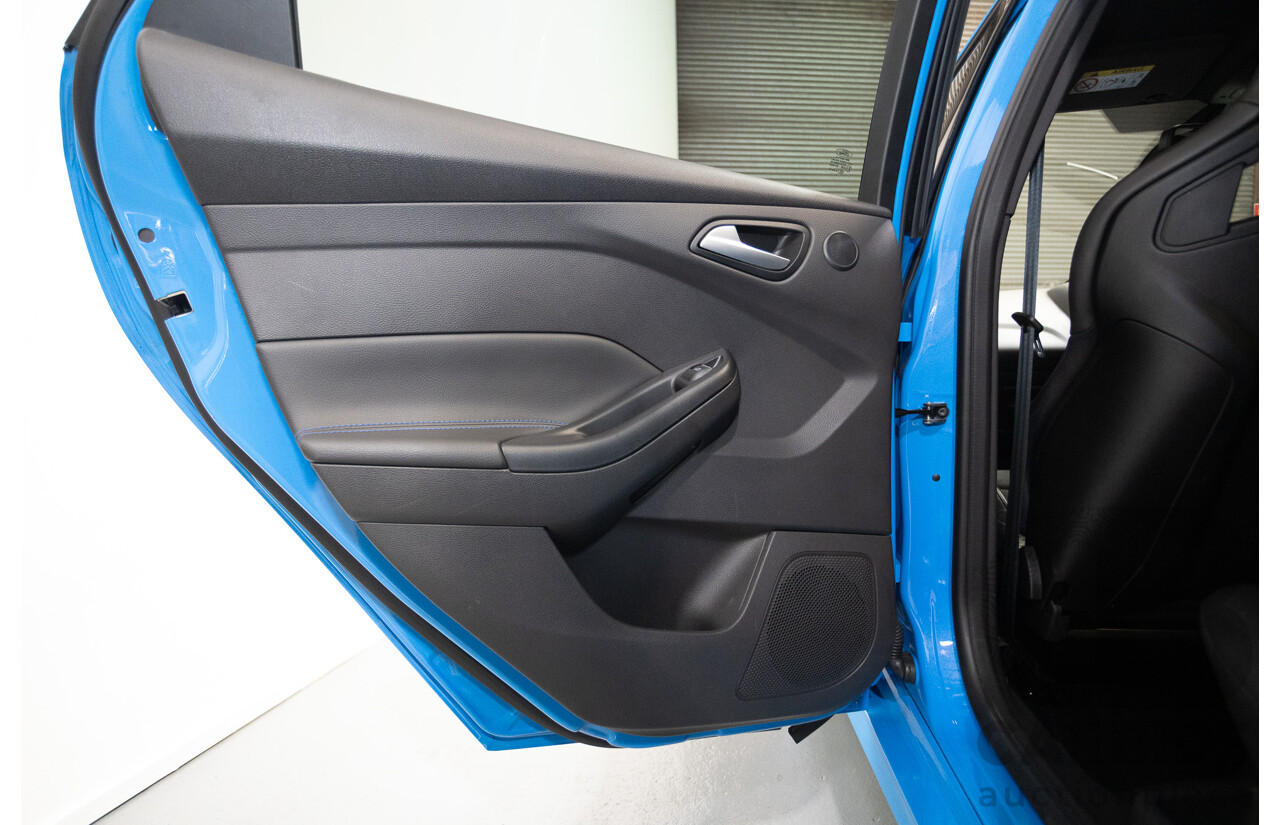 8/2016 Ford Focus RS (AWD) LZ 5D Hatchback Nitrous Blue Pearl Turbo 2.3L