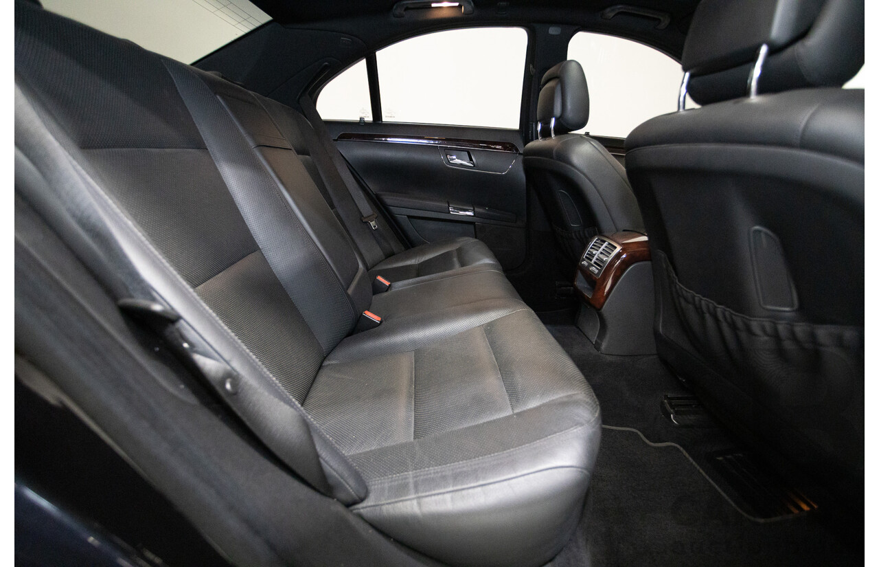 11/2010 Mercedes-Benz S350 221 09 Upgrade 4D Sedan Chromit Majestic Black Metallic V6 3.5L