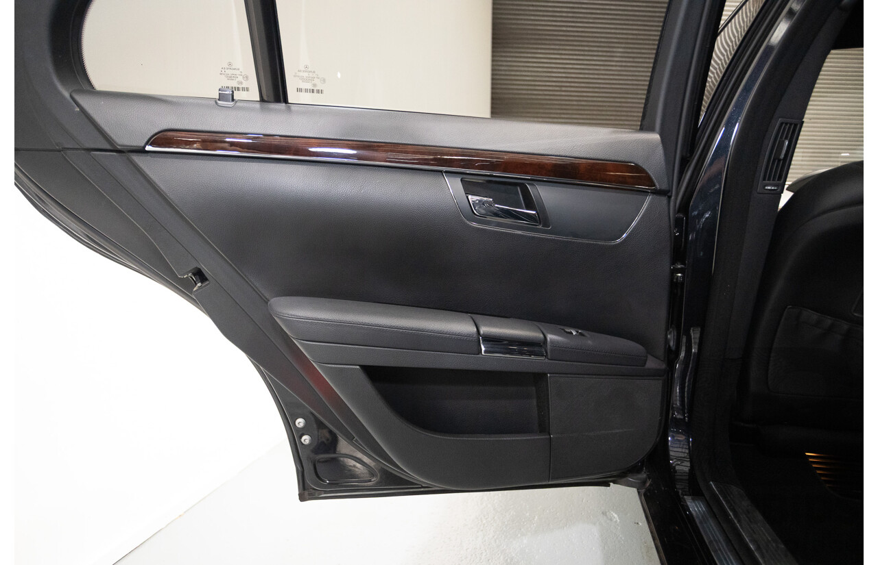 11/2010 Mercedes-Benz S350 221 09 Upgrade 4D Sedan Chromit Majestic Black Metallic V6 3.5L