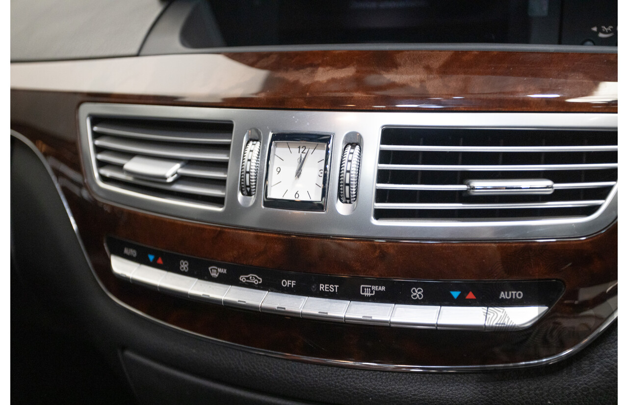 11/2010 Mercedes-Benz S350 221 09 Upgrade 4D Sedan Chromit Majestic Black Metallic V6 3.5L