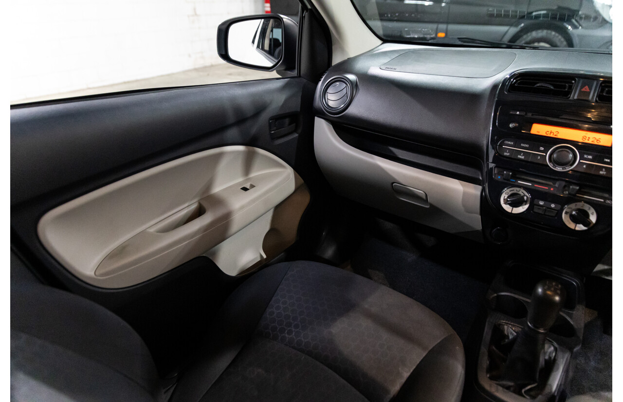 8/2013 Mitsubishi Mirage ES LA 5d Hatchback White 1.2L