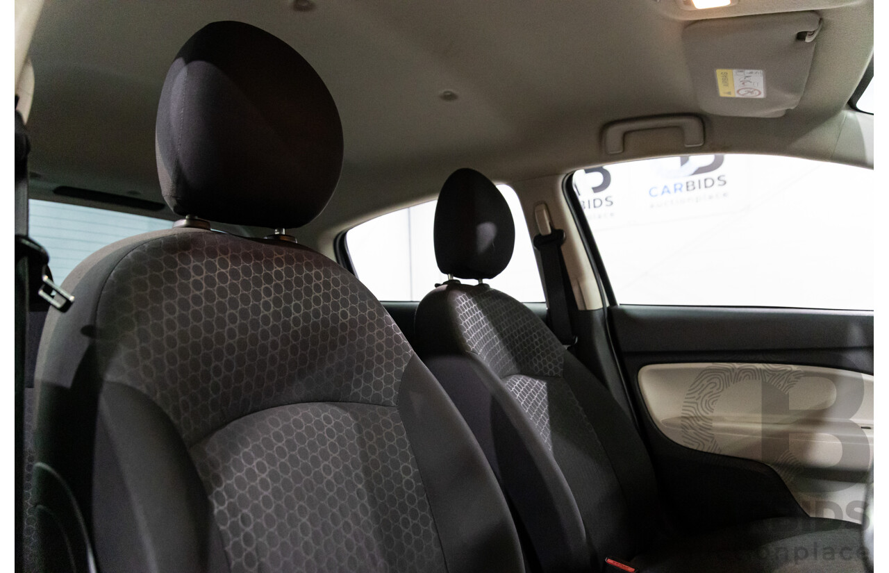 8/2013 Mitsubishi Mirage ES LA 5d Hatchback White 1.2L