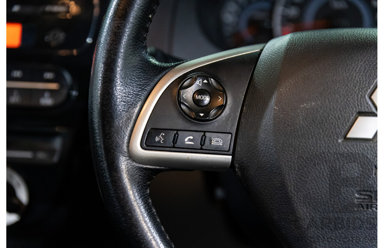 8/2013 Mitsubishi Mirage ES LA 5d Hatchback White 1.2L