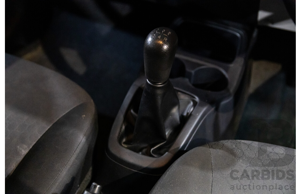 8/2013 Mitsubishi Mirage ES LA 5d Hatchback White 1.2L