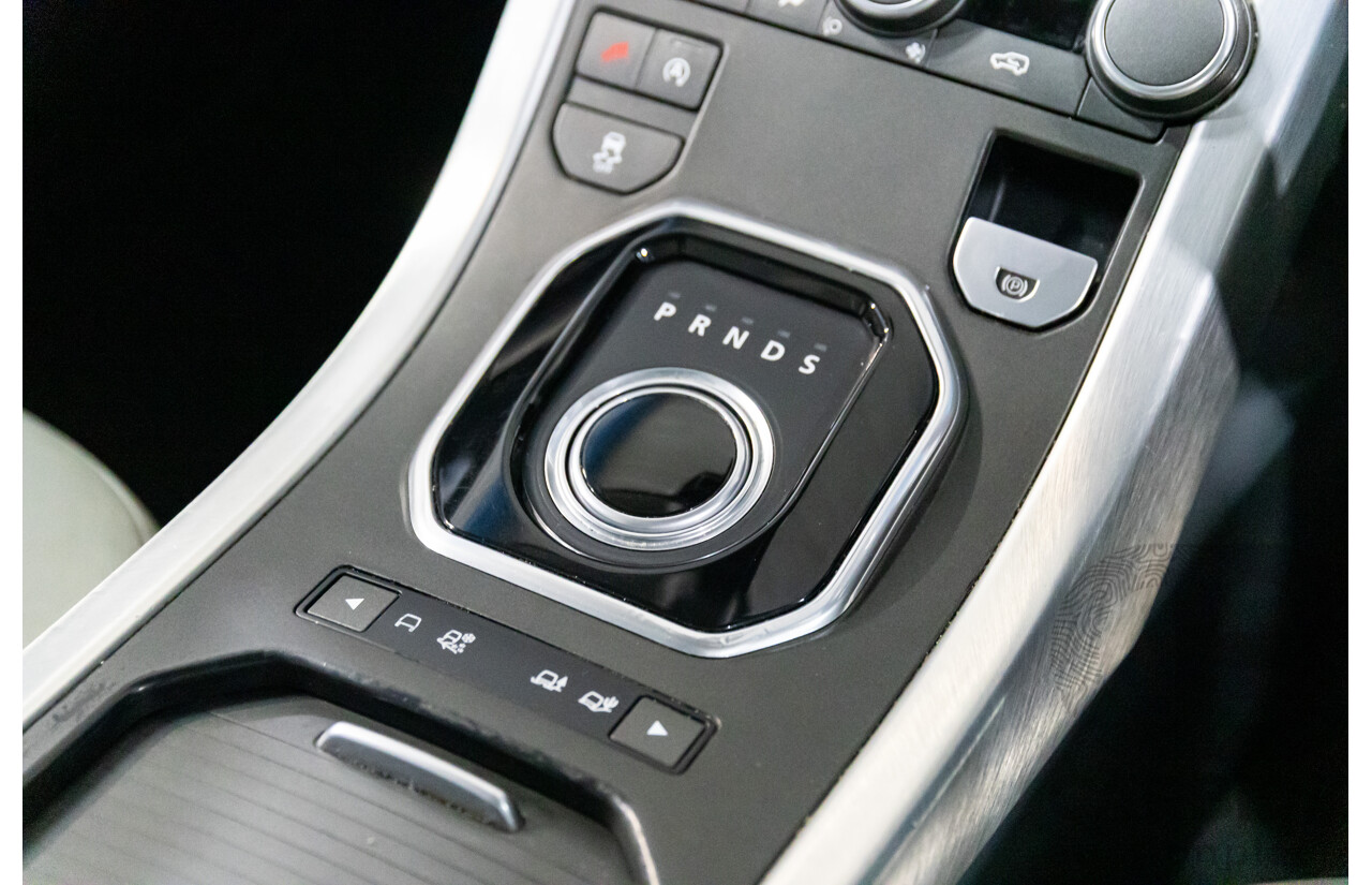 01/2016 Range Rover Evoque Td4 150 SE (AWD) LV MY16 5d Wagon Santorini Black Metallic Turbo Diesel 2.0L