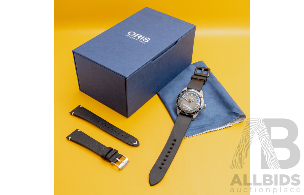 Oris Divers Sixty-Five 'Glow' 40mm Grey Fumé Dial Automatic Stainless Steel Dive Watch with Box & Tags