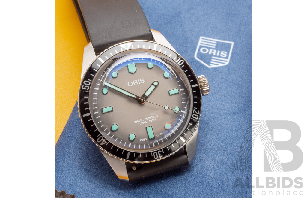 Oris Divers Sixty-Five 'Glow' 40mm Grey Fumé Dial Automatic Stainless Steel Dive Watch with Box & Tags