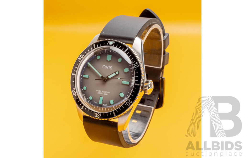 Oris Divers Sixty-Five 'Glow' 40mm Grey Fumé Dial Automatic Stainless Steel Dive Watch with Box & Tags