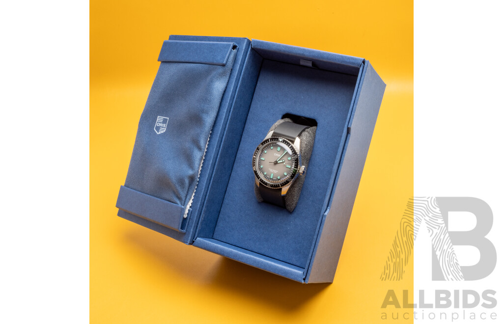 Oris Divers Sixty-Five 'Glow' 40mm Grey Fumé Dial Automatic Stainless Steel Dive Watch with Box & Tags