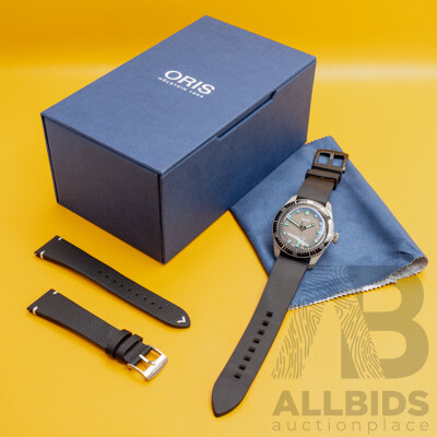 Oris Divers Sixty-Five 'Glow' 40mm Grey Fumé Dial Automatic Stainless Steel Dive Watch with Box & Tags