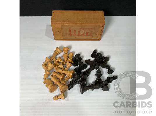 Chessmen Wooden Chess Pieces and Box