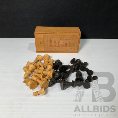 Chessmen Wooden Chess Pieces and Box