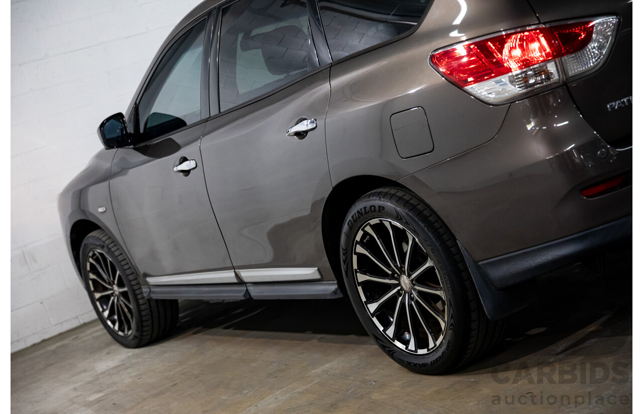 12/2015 Nissan Pathfinder ST-L (4x4) R52 MY15 4d Wagon Gun Metallic V6 3.5L