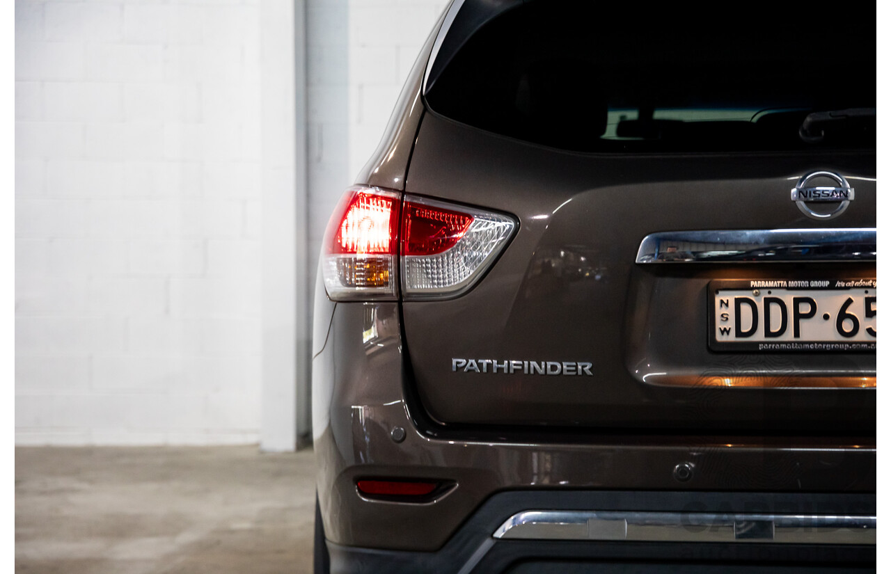 12/2015 Nissan Pathfinder ST-L (4x4) R52 MY15 4d Wagon Gun Metallic V6 3.5L