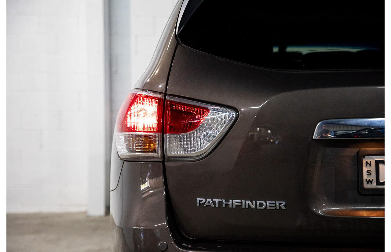 12/2015 Nissan Pathfinder ST-L (4x4) R52 MY15 4d Wagon Gun Metallic V6 3.5L