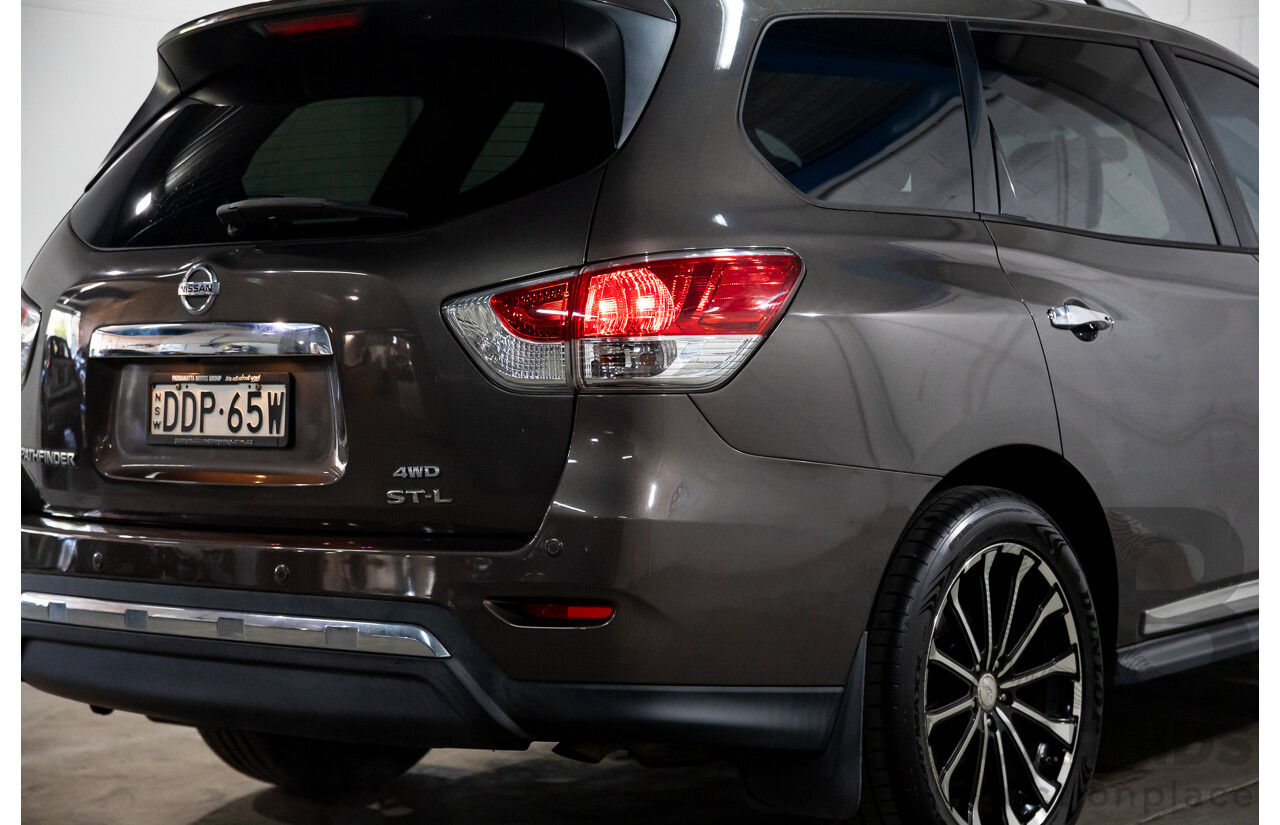 12/2015 Nissan Pathfinder ST-L (4x4) R52 MY15 4d Wagon Gun Metallic V6 3.5L