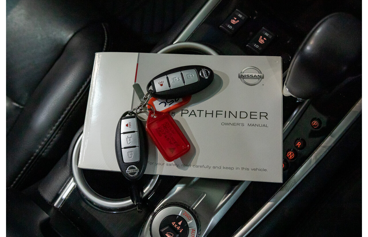 12/2015 Nissan Pathfinder ST-L (4x4) R52 MY15 4d Wagon Gun Metallic V6 3.5L