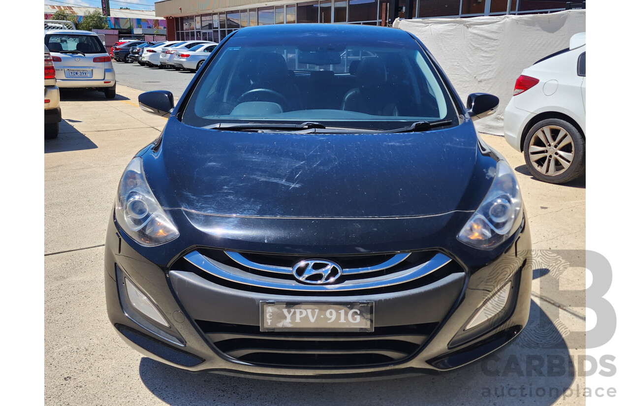 10/2014 Hyundai i30 Premium GD MY14 5d Hatchback Black 1.8L