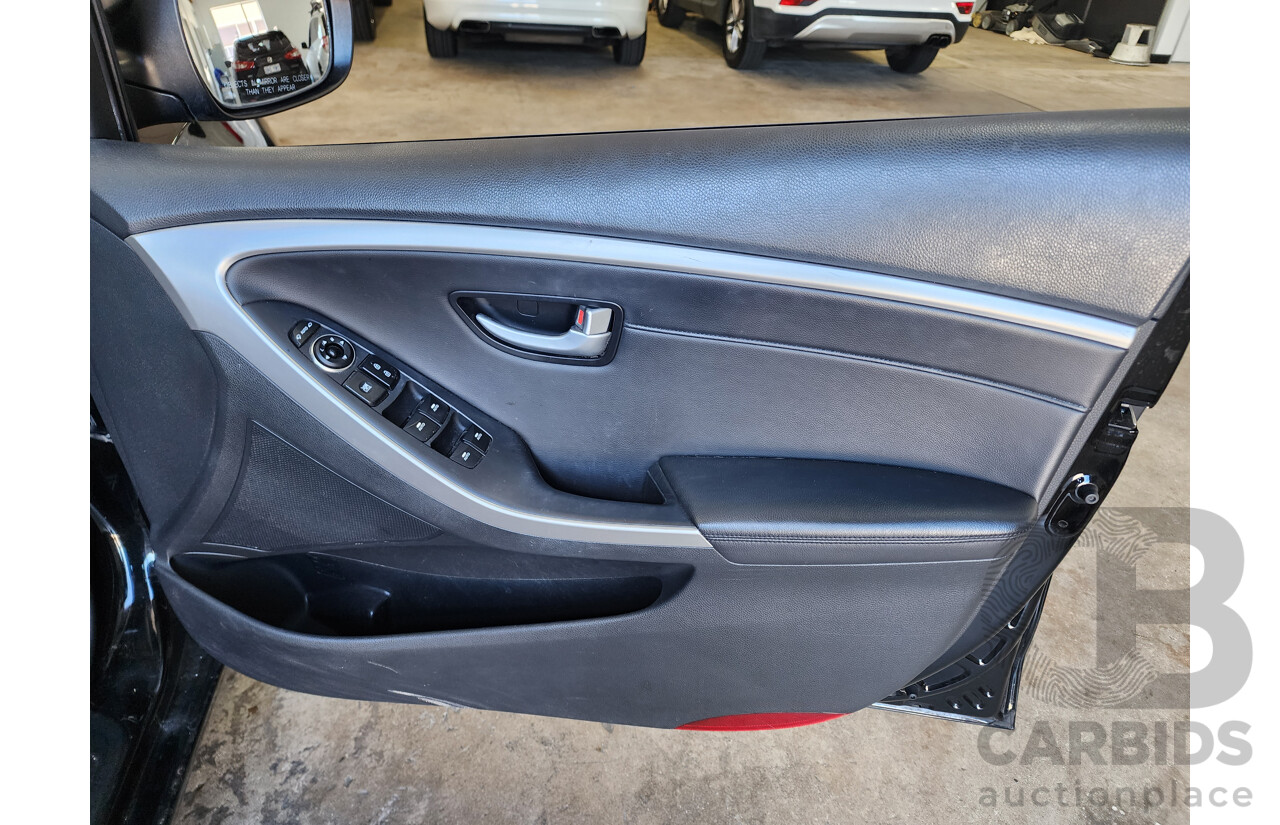 10/2014 Hyundai i30 Premium GD MY14 5d Hatchback Black 1.8L