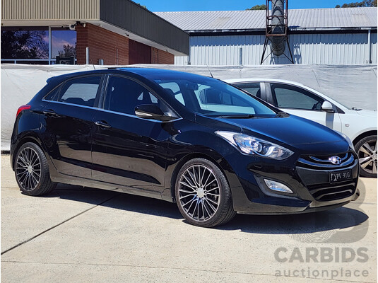 10/2014 Hyundai i30 Premium GD MY14 5d Hatchback Black 1.8L