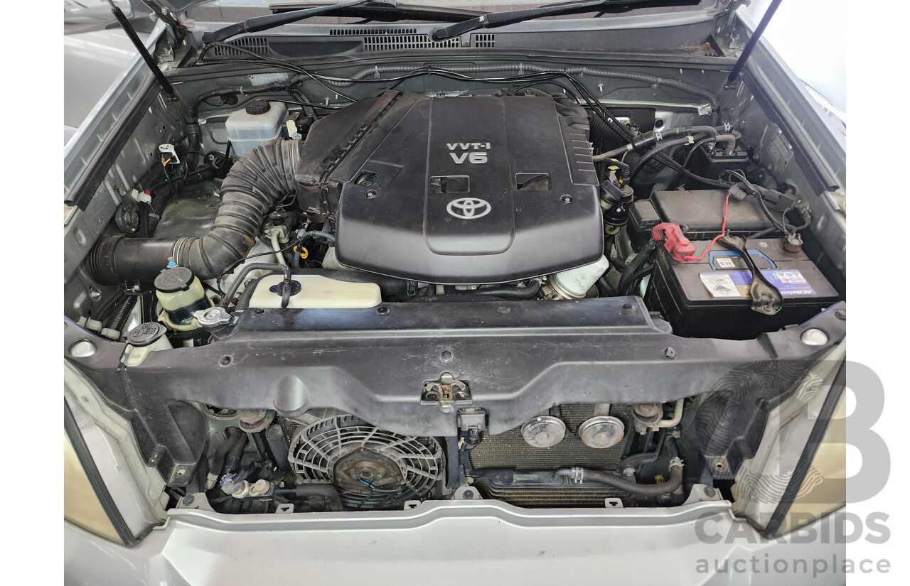 10/2004 Toyota Landcruiser Prado Grande (4x4) GRJ120R 4d Wagon Silver 4.0L