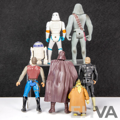 L28 - Collection of Both Modern and Vintage Star Wars Figures