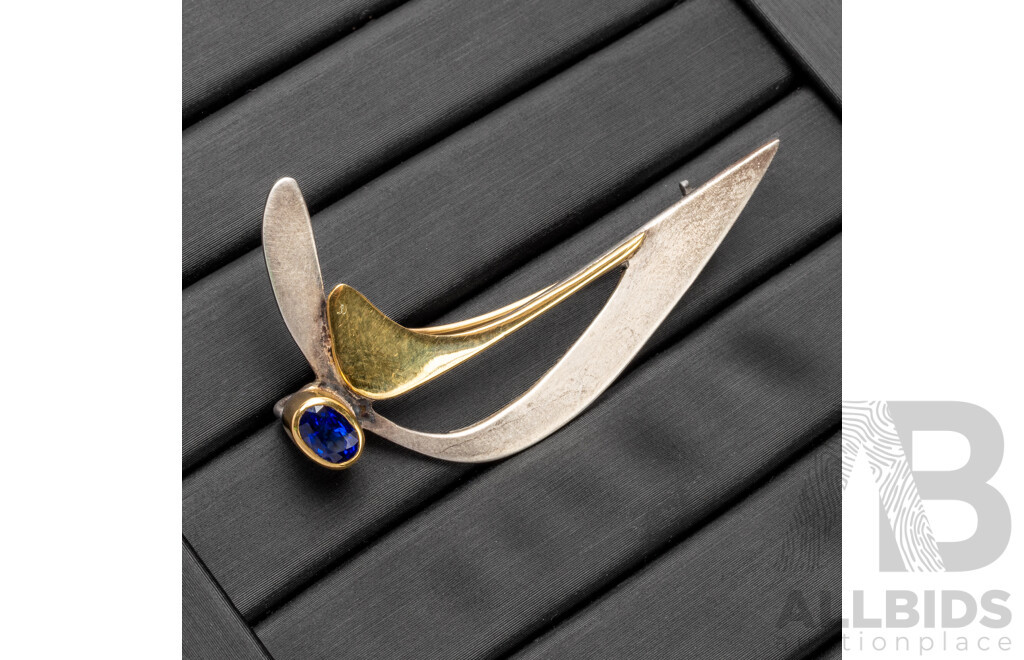 18ct Yellow Gold and 925 Sterling Silver 'Ingot' Brooch/Pendant with Oval Sapphire - 7.51gms