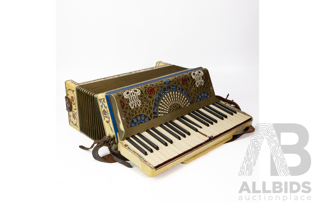 Vintage Cased Frontalini Piano Accordion
