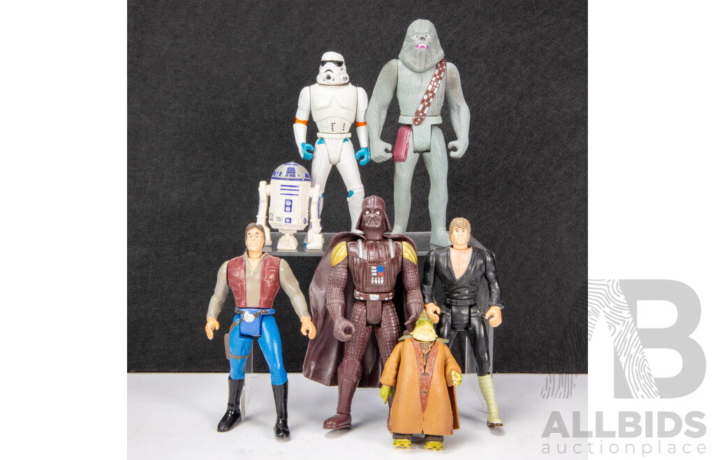 Collection of Both Modern and Vintage Star Wars Figures