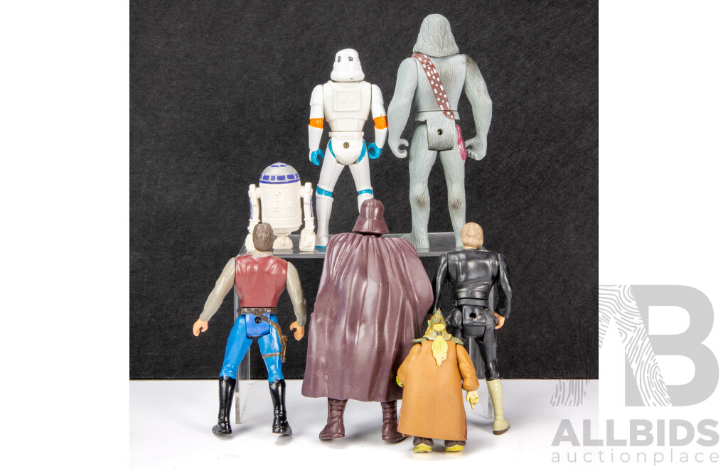 Collection of Both Modern and Vintage Star Wars Figures