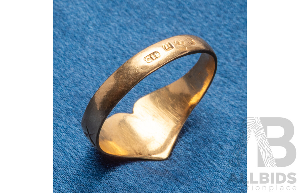 18ct Yellow Gold European Heart Signet Ring - Size X.5