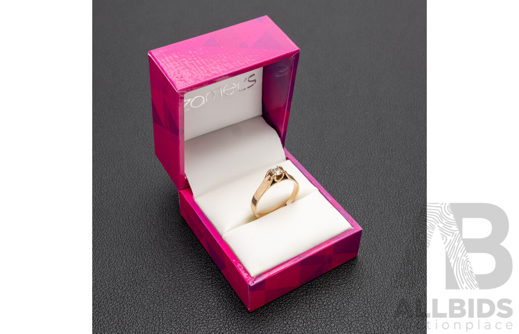 9ct Yellow Gold with White Sapphire Solitaire - Size M