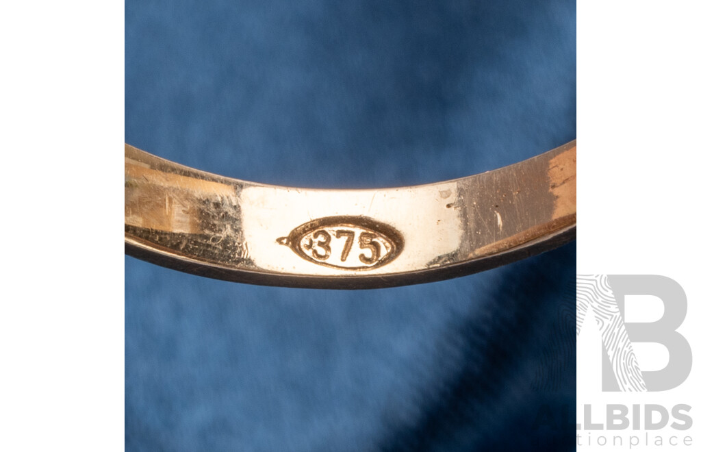 9ct Yellow Gold with White Sapphire Solitaire - Size M