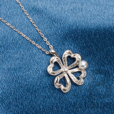 925 Sterling Silver 4 Leaf Clover Pendant with Pearl and Necklace by MIKIMOTO. Length - 43cms