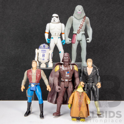 Collection of Both Modern and Vintage Star Wars Figures