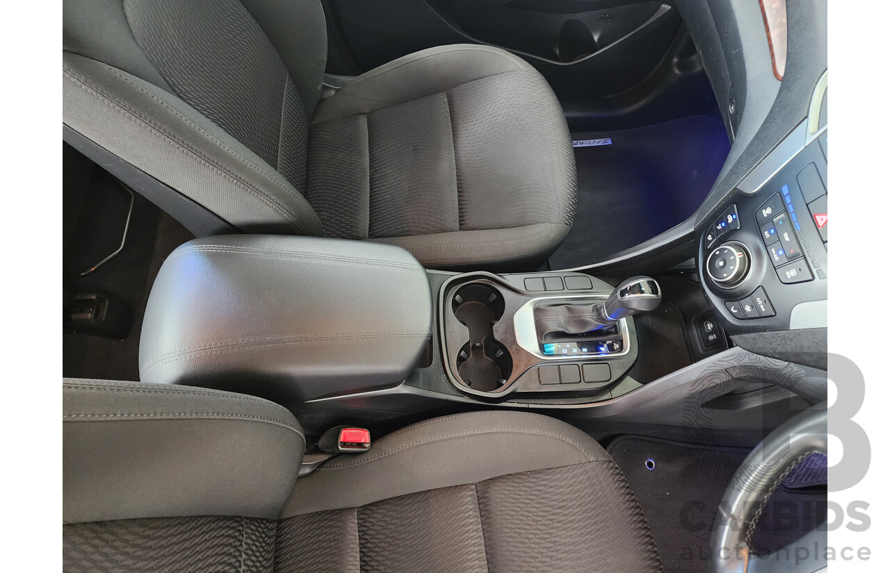 10/2016 Hyundai Santa Fe Active CRDi (4x4) DM SERIES II (DM3) 4d Wagon White 2.2L