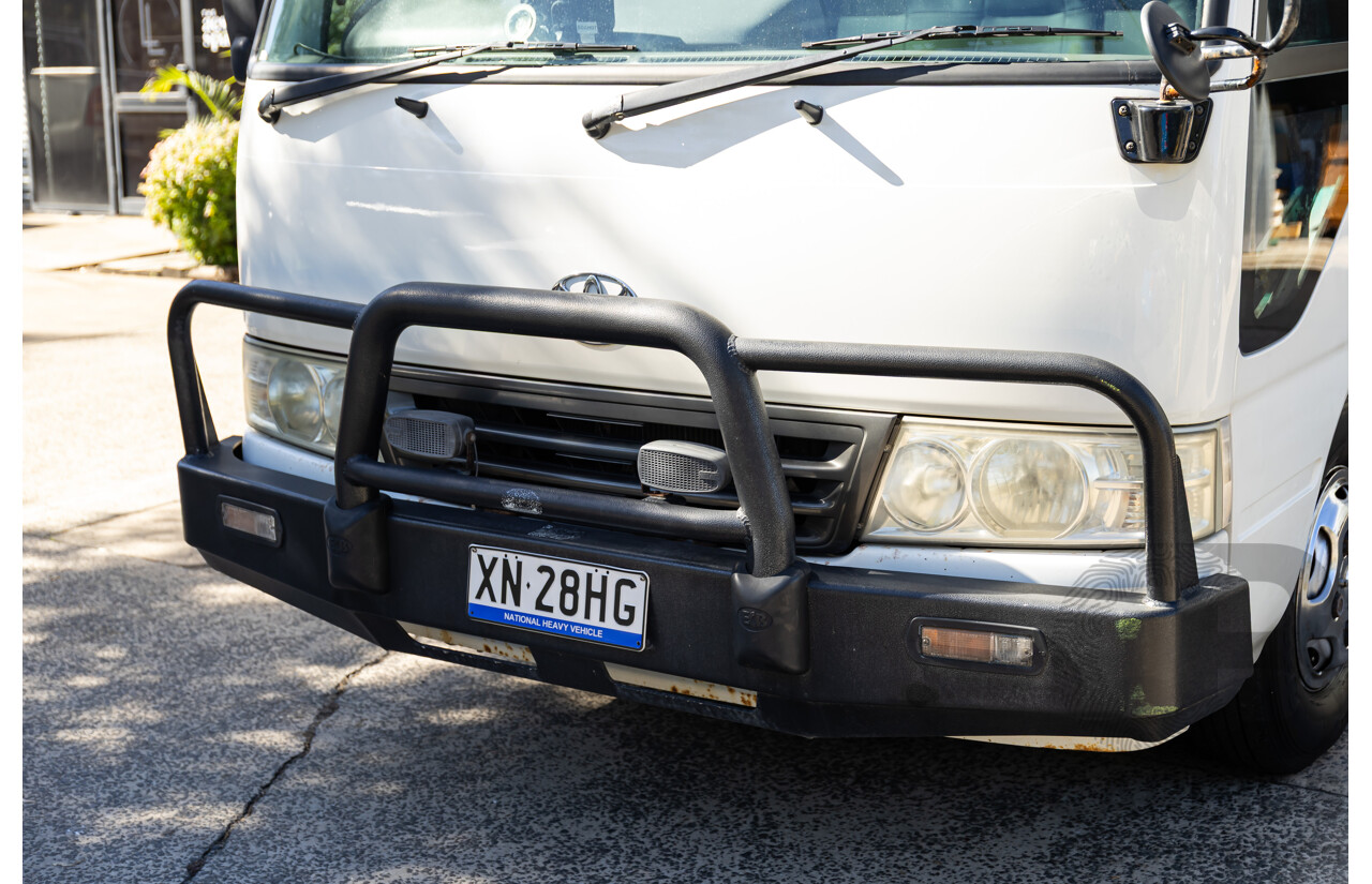 09/2008 Toyota Coaster Standard (LWB 4x2) XZB50R 07 Upgrade Bus White Turbo Diesel 4.0L - 21 Seater