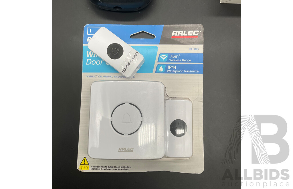 BROTHER Label Maker, ANTSIG Wireless Charger, ARLEC Wireless Door Chime and BOSCH Laser Mesure - Lot of 4