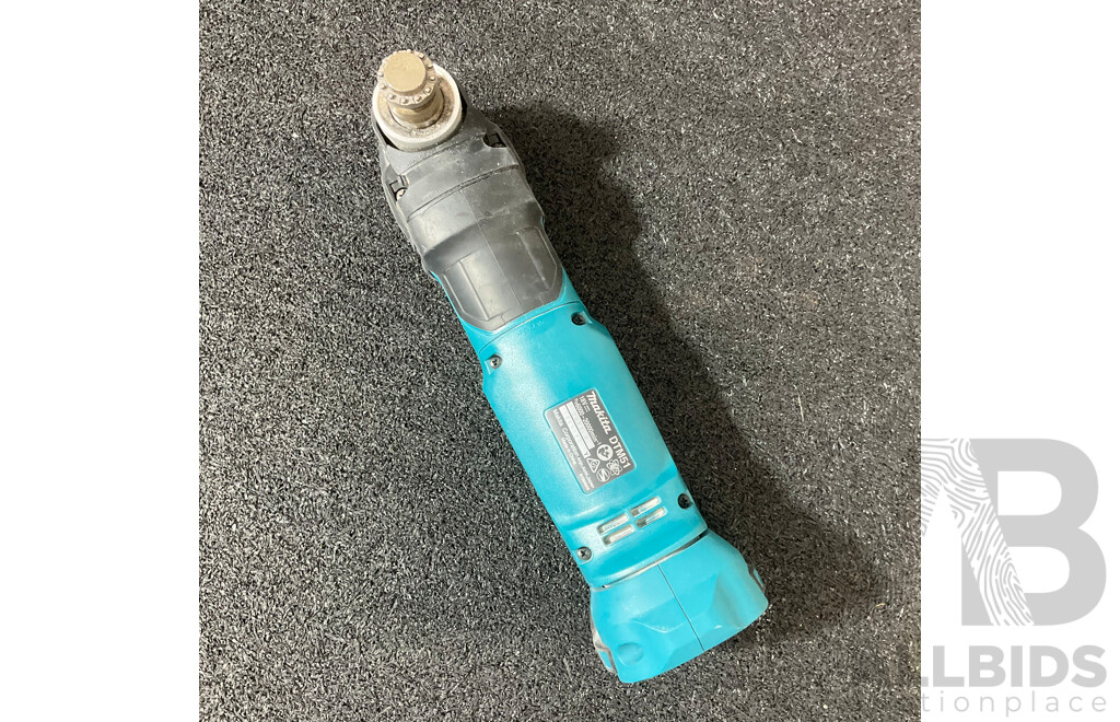 MAKITA 18V Multi-Tool (DTM51) with 5.0Ah Battery, DIABLO Blade Set and MAKITA Multi-Tool Kit - Lot of 4