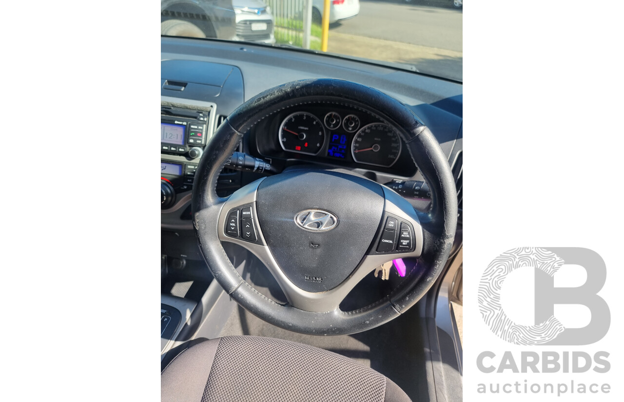 2/2011 Hyundai i30 SLX 1.6 CRDi FD MY11 4d Wagon Hyper Silver Metallic Turbo Diesel 1.6L