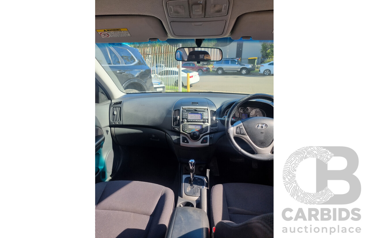 2/2011 Hyundai i30 SLX 1.6 CRDi FD MY11 4d Wagon Hyper Silver Metallic Turbo Diesel 1.6L