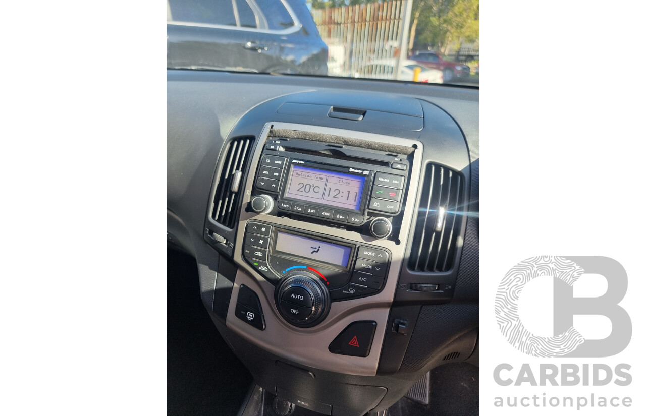 2/2011 Hyundai i30 SLX 1.6 CRDi FD MY11 4d Wagon Hyper Silver Metallic Turbo Diesel 1.6L